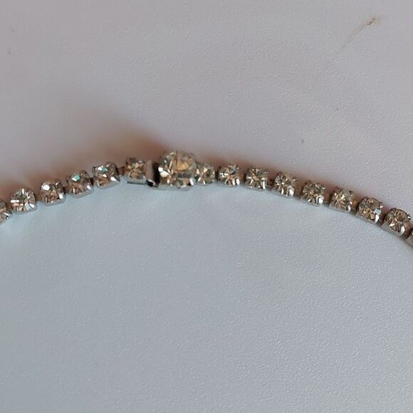 Alluring Vintage Prong Set Rhinestone Choker Necklace Tab Insert Clasp - Picture 2 of 6
